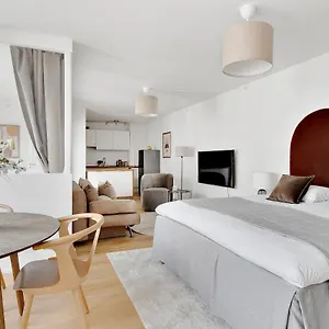 https://spacious-modern-1-bedroom-apartment-with-a-balcony-in.copenhagenhotelselect.com