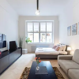 https://old-town-square-luxury-apartment.praguehotelsweb.com