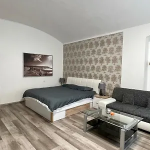 https://wenceslas-square-two-floor-apartment.praguehotelsweb.com
